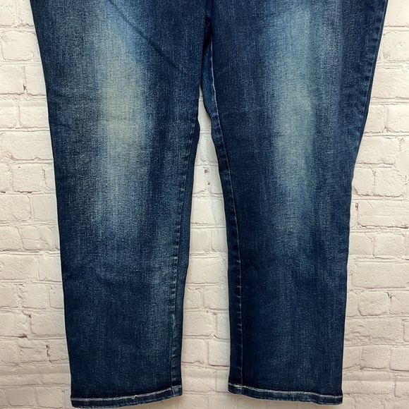 Universal Standard High Rise Dark Wash Jeans - Picture 3 of 15